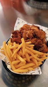 Porzione di sovracoscia con patate fritte
